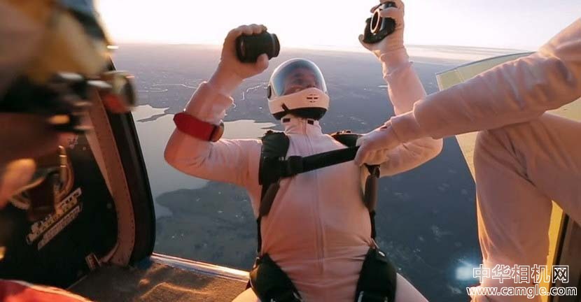 超高空跳伞换镜头的 索尼 A7R 广告，是这样拍的