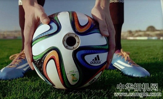 巴西世界杯 adidas推出装载高清摄头足球