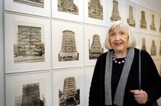 摄影师希拉·贝歇尔去世 记录半个世纪工业建筑